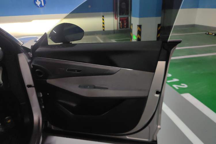Used Lynk & Co 08 EM-P 2023 120km Long-Range Halo Interior 5