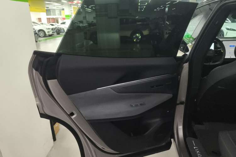 Used Lynk & Co 08 EM-P 2023 120km Long-Range Halo Interior 5