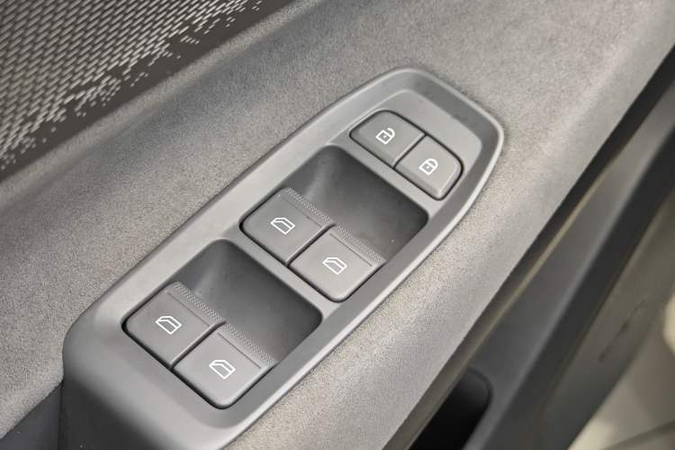 Used Lynk & Co 08 EM-P 2023 120km Long-Range Halo Interior 5