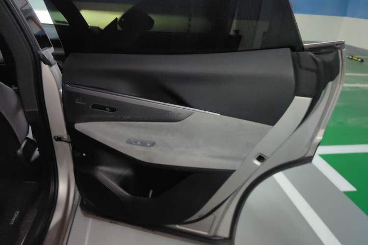 Used Lynk & Co 08 EM-P 2023 120km Long-Range Halo Interior 6