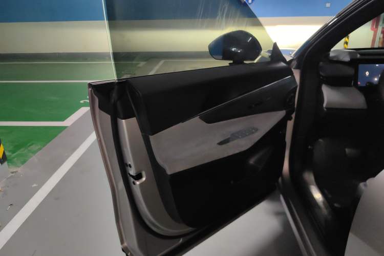 Used Lynk & Co 08 EM-P 2023 120km Long-Range Halo Interior 7