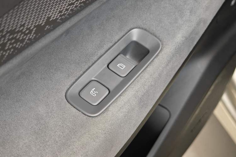 Used Lynk & Co 08 EM-P 2023 120km Long-Range Halo Interior 9