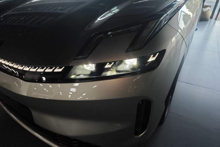 Used Lynk & Co 08 EM-P 2023 245km Ultra-Long Range Halo Left Front Headlight