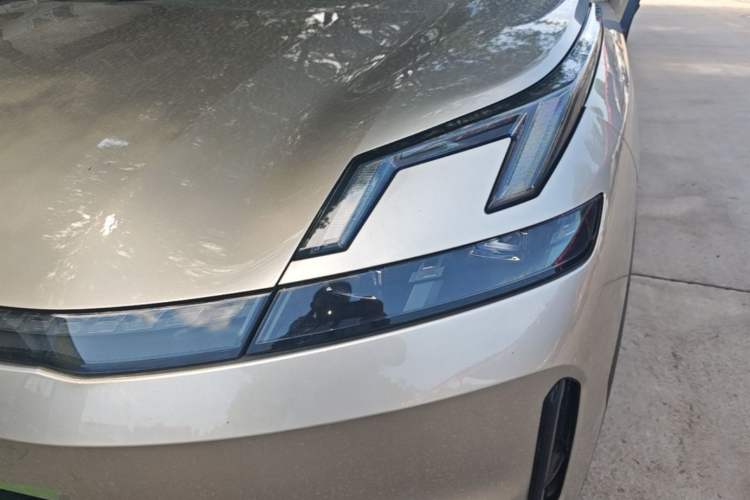 Used Lynk & Co 08 EM-P 2023 220km All-Wheel-Drive Performance Halo Left Front Headlight