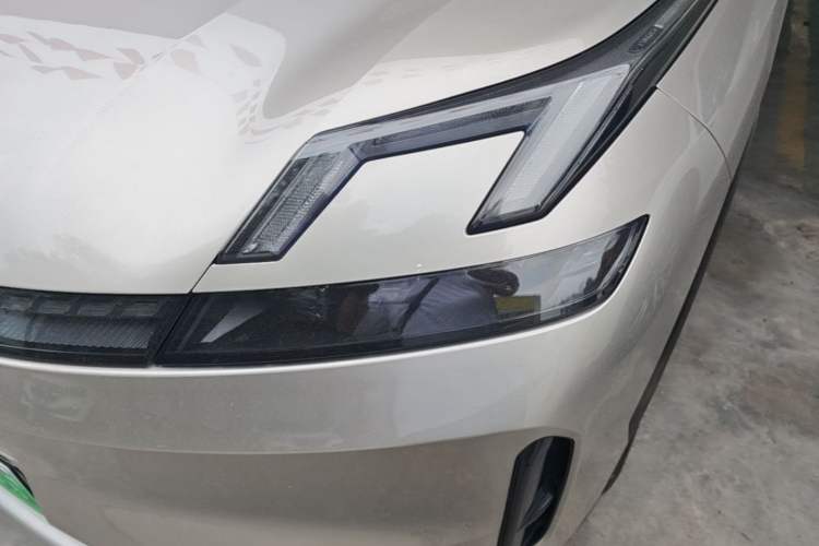 Used Lynk & Co 08 EM-P 2023 220km All-Wheel-Drive Performance Halo Left Front Headlight