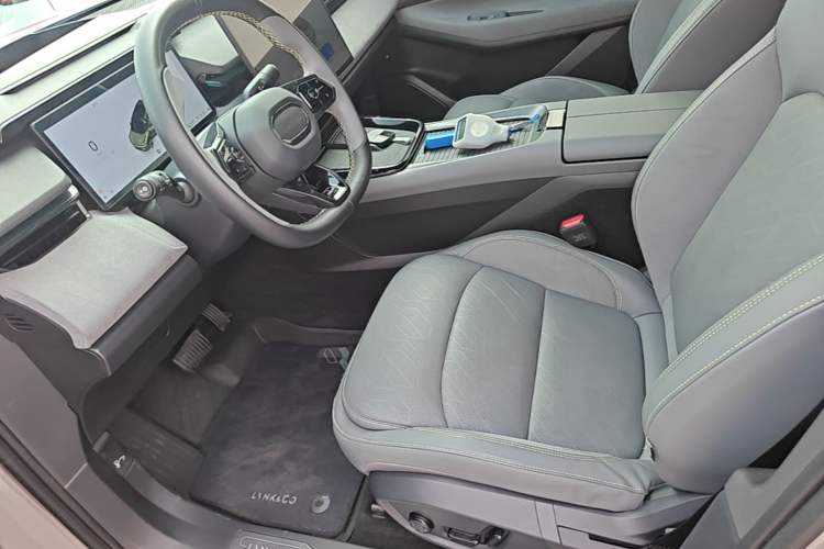 Used Lynk & Co 08 EM-P 2023 120km Long-Range Halo Left Front Seat