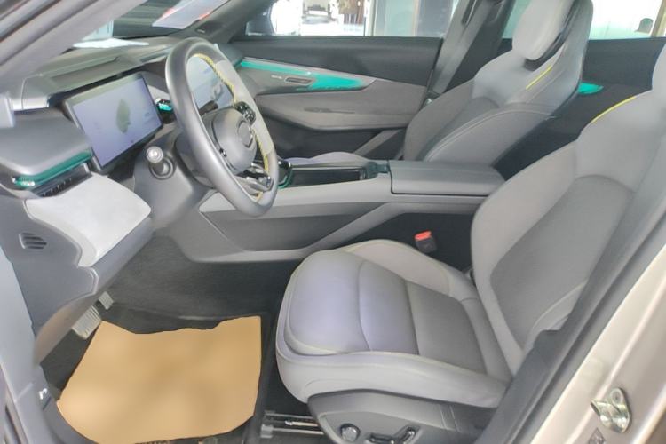 Used Lynk & Co 08 EM-P 2023 120km Long-Range Halo Left Front Seat