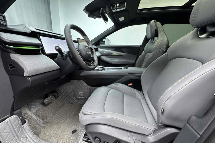 Used Lynk & Co 08 EM-P 2023 120km Long-Range Halo Left Front Seat