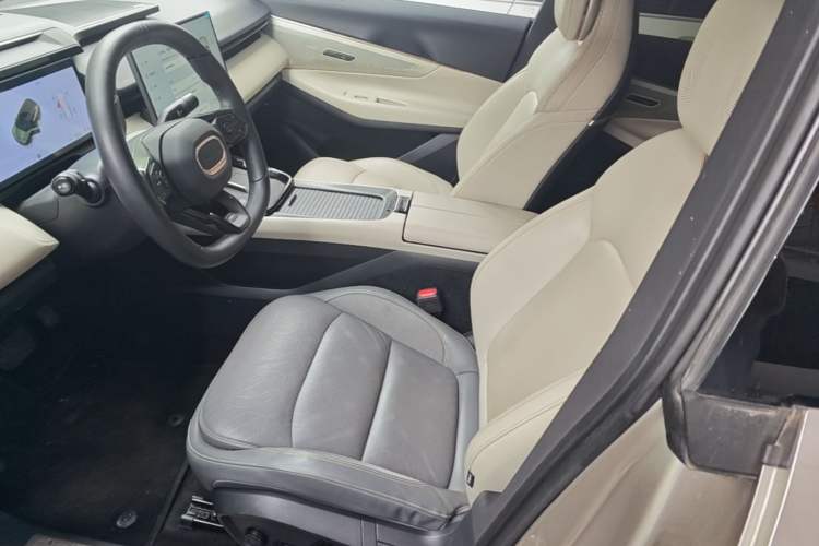 Used Lynk & Co 08 EM-P 2023 220km All-Wheel-Drive Performance Halo Left Front Seat