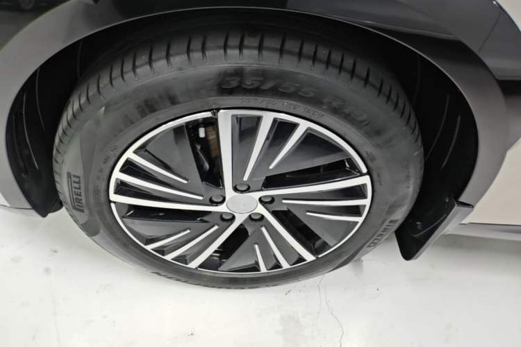 Used Lynk & Co 08 EM-P 2023 120km Long-Range Halo Left Front Wheel Hub