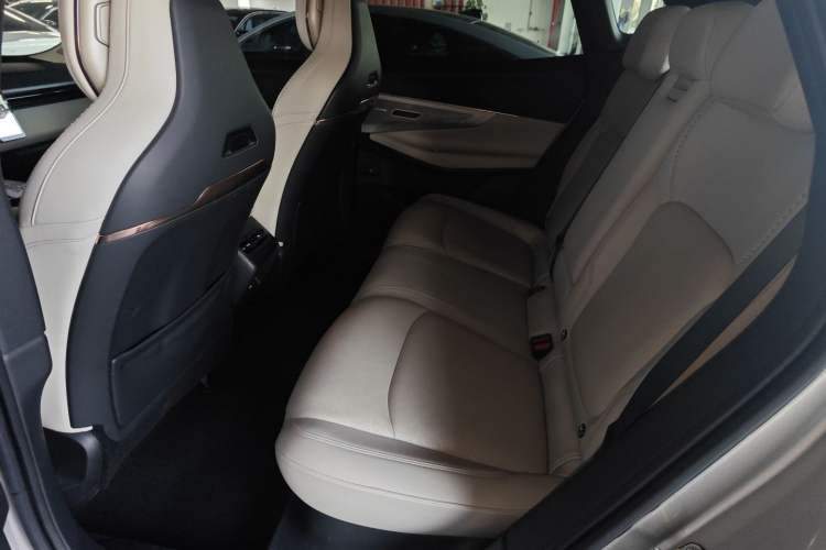 Used Lynk & Co 08 EM-P 2023 245km Ultra-Long Range Halo Left Rear Seat