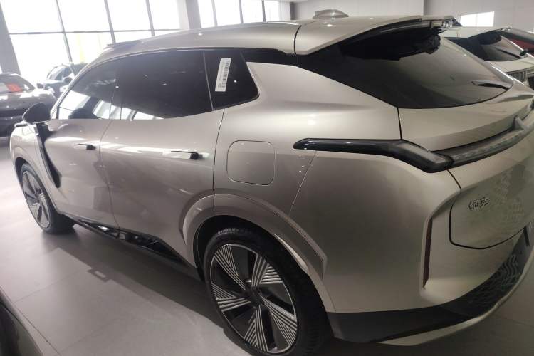 Used Lynk & Co 08 EM-P 2023 245km Ultra-Long Range Halo Left Side