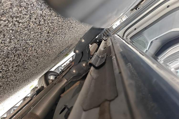 Used Lynk & Co 08 EM-P 2023 120km Long-Range Halo Left Side Sill