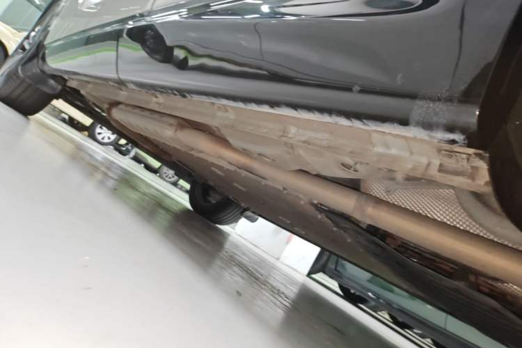 Used Lynk & Co 08 EM-P 2023 120km Long-Range Halo Left Side Sill