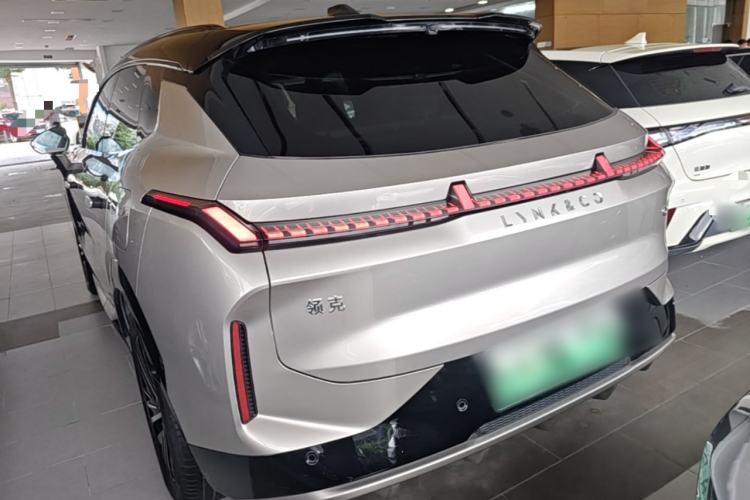 Used Lynk & Co 08 EM-P 2023 120km Long-Range Halo Rear Left 45 Deg