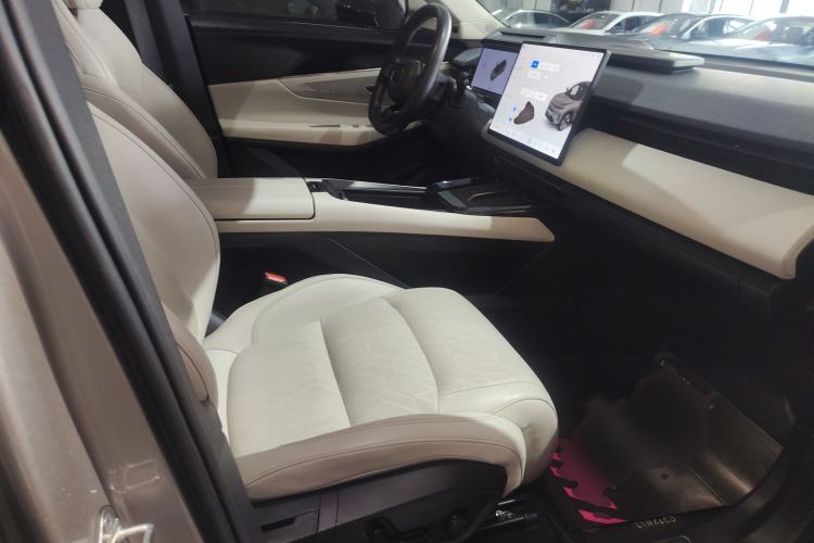Used Lynk & Co 08 EM-P 2023 245km Ultra-Long Range Halo Right Front Seat