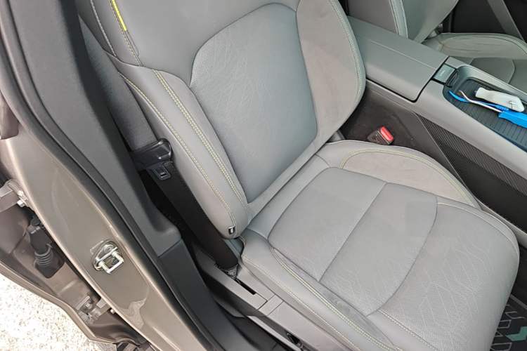 Used Lynk & Co 08 EM-P 2023 120km Long-Range Halo Right Front Seat
