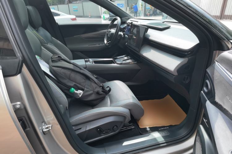Used Lynk & Co 08 EM-P 2023 120km Long-Range Halo Right Front Seat