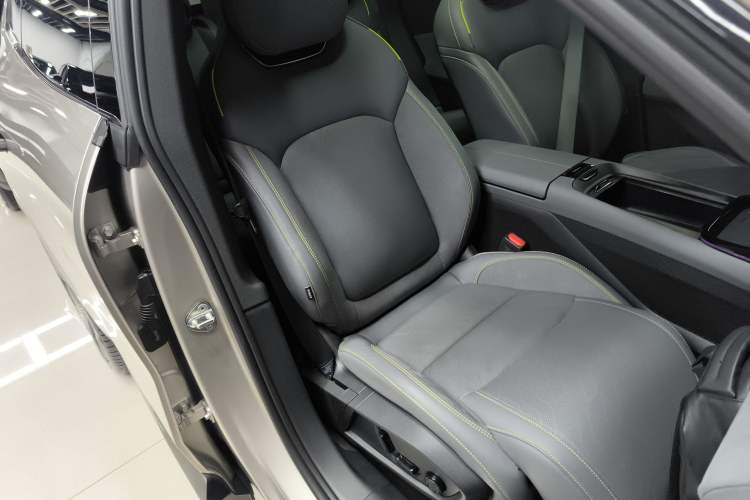 Used Lynk & Co 08 EM-P 2023 245km Ultra-Long Range Halo Right Front Seat
