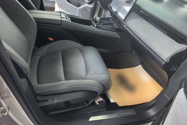 Used Lynk & Co 08 EM-P 2023 245km Ultra-Long Range Halo Right Front Seat