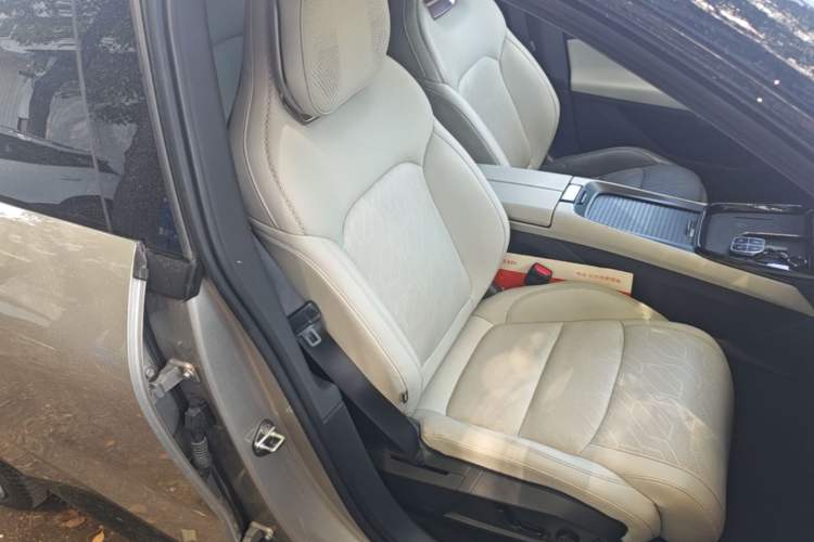Used Lynk & Co 08 EM-P 2023 220km All-Wheel-Drive Performance Halo Right Front Seat