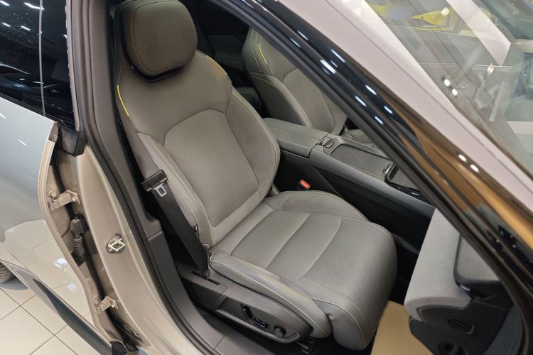 Used Lynk & Co 08 EM-P 2023 120km Long-Range Halo Right Front Seat