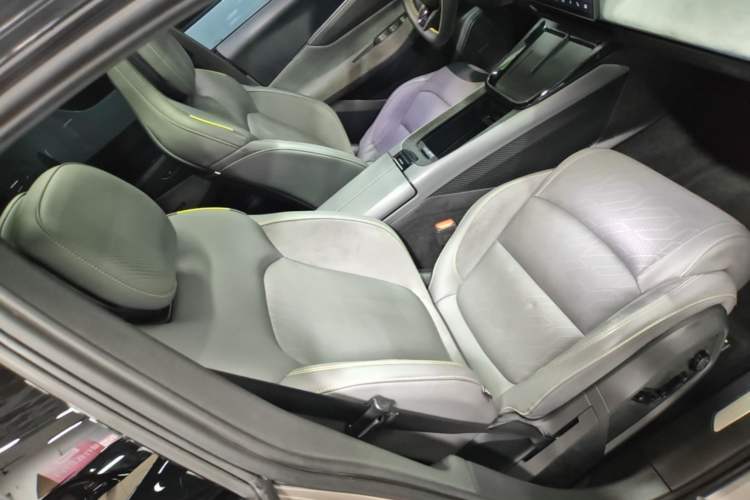 Used Lynk & Co 08 EM-P 2023 120km Long-Range Halo Right Front Seat