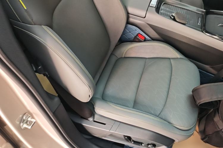 Used Lynk & Co 08 EM-P 2023 120km Long-Range Pro Right Front Seat