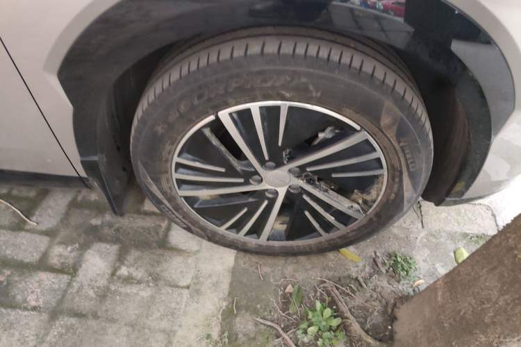 Used Lynk & Co 08 EM-P 2023 120km Long-Range Halo Right Front Wheel Hub