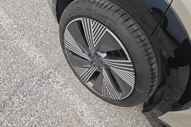 Used Lynk & Co 08 EM-P 2023 120km Long-Range Halo Right Rear Wheel Hub