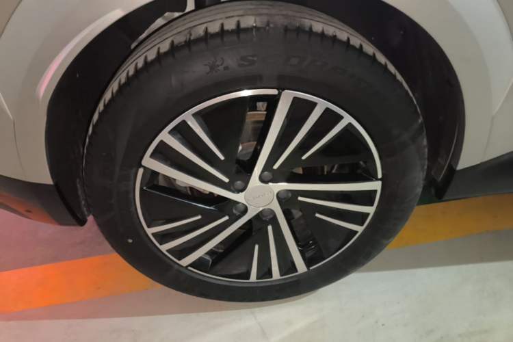 Used Lynk & Co 08 EM-P 2023 245km Ultra-Long Range Halo Right Rear Wheel Hub