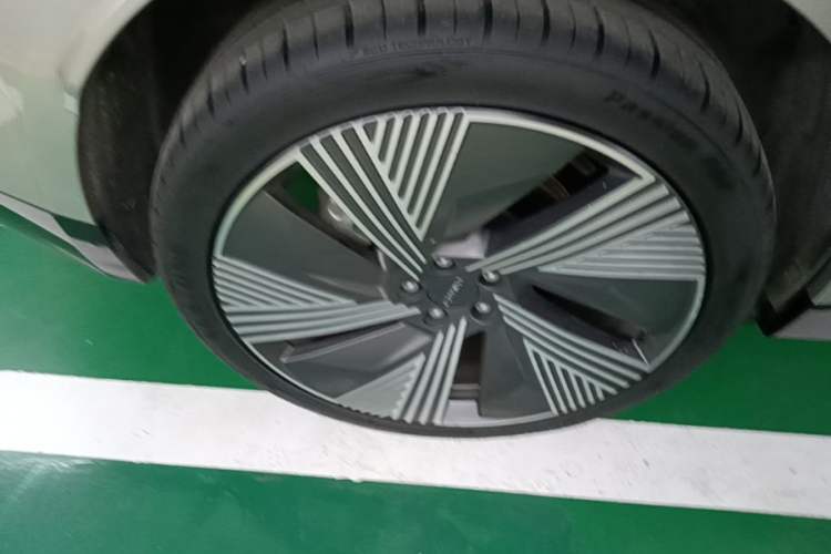 Used Lynk & Co 08 EM-P 2023 245km Ultra-Long Range Halo Right Rear Wheel Hub