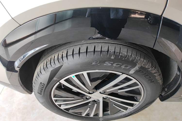 Used Lynk & Co 08 EM-P 2023 120km Long-Range Halo Right Rear Wheel Hub
