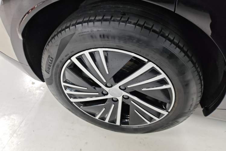 Used Lynk & Co 08 EM-P 2023 120km Long-Range Halo Right Rear Wheel Hub