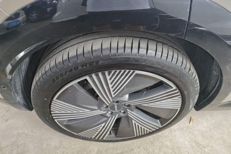 Used Lynk & Co 08 EM-P 2023 220km All-Wheel-Drive Performance Halo Right Rear Wheel Hub