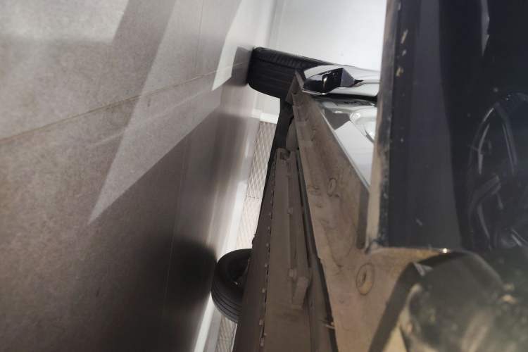 Used Lynk & Co 08 EM-P 2023 245km Ultra-Long Range Halo Right Side Sill