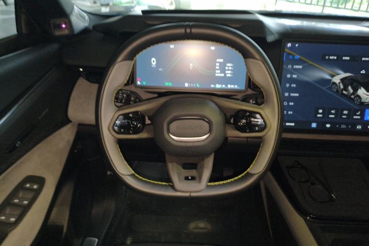 Used Lynk & Co 08 EM-P 2023 220km All-Wheel-Drive Performance Halo Steering Wheel