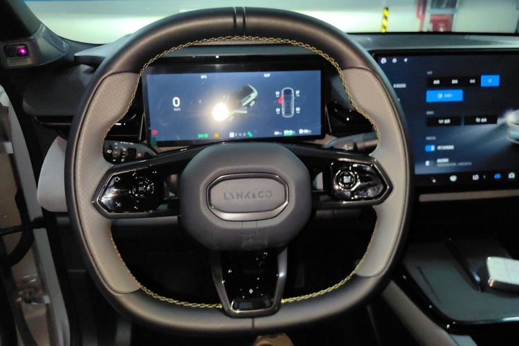 Used Lynk & Co 08 EM-P 2023 120km Long-Range Halo Steering Wheel