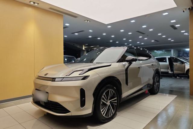 Used Lynk & Co 08 EM-P 2023 120km Long-Range Halo