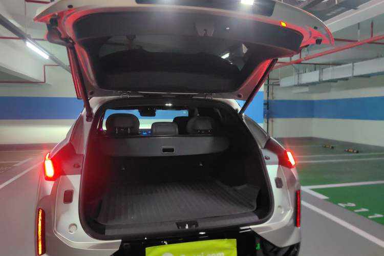 Used Lynk & Co 08 EM-P 2023 120km Long-Range Halo Trunk
