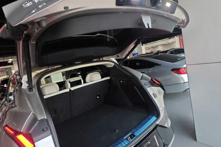 Used Lynk & Co 08 EM-P 2023 245km Ultra-Long Range Halo Trunk
