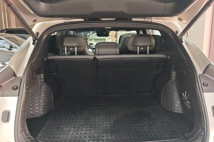 Used Lynk & Co 08 EM-P 2023 120km Long-Range Pro Trunk
