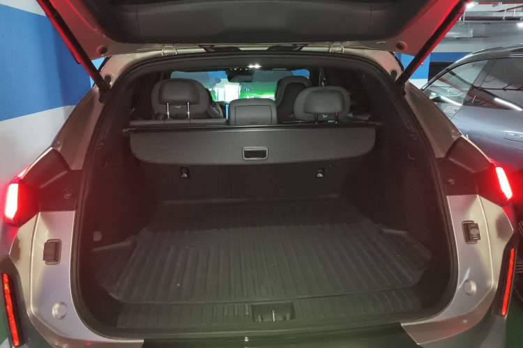 Used Lynk & Co 08 EM-P 2023 120km Long-Range Halo Trunk