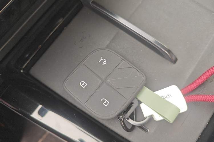 Used Lynk & Co 08 EM-P 2023 120km Long-Range Pro Vehicle Key