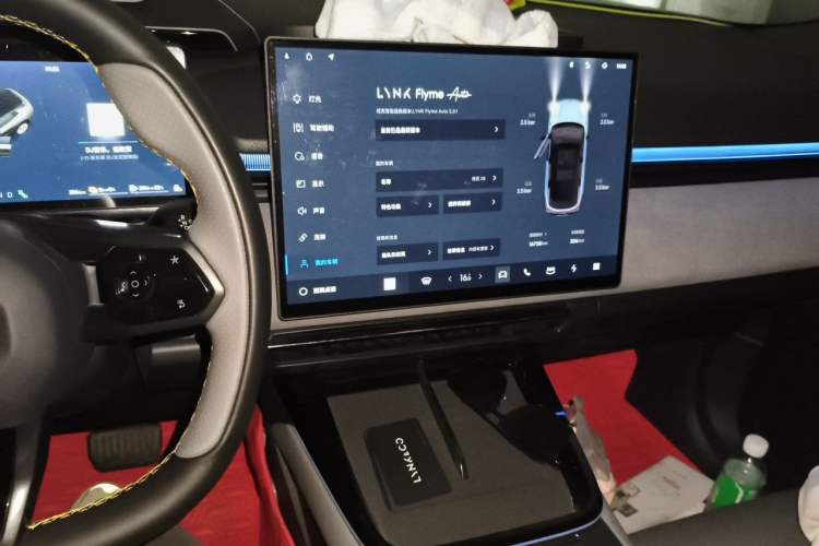 Used Lynk & Co 08 EM-P 2023 120km Long-Range Halo Audio And AC Panel