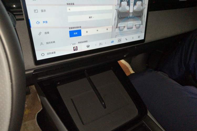 Used Lynk & Co 08 EM-P 2023 120km Long-Range Halo Audio And AC Panel
