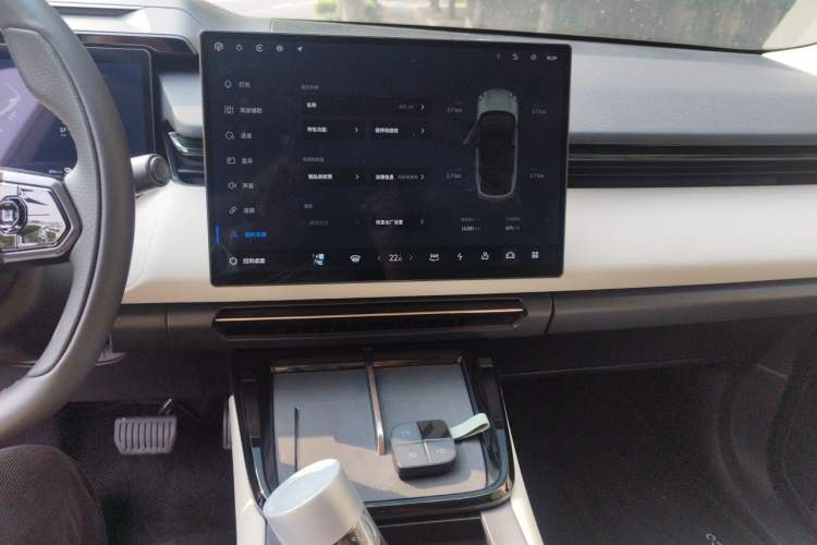 Used Lynk & Co 08 EM-P 2023 220km All-Wheel-Drive Performance Halo Audio And AC Panel