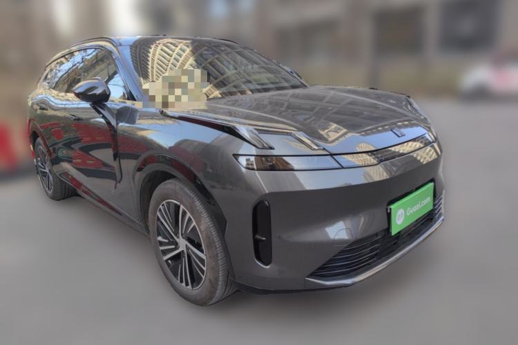 Used Lynk & Co 08 EM-P 2023 120km Long-Range Halo Front Right 45 Deg