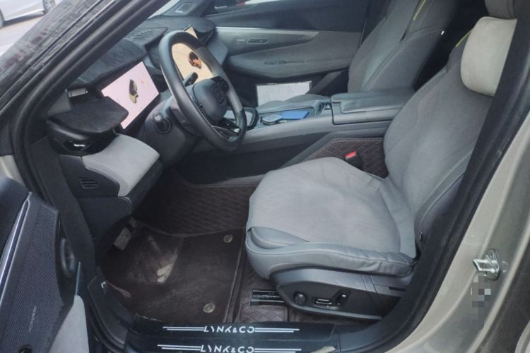 Used Lynk & Co 08 EM-P 2023 120km Long-Range Halo Left Front Seat
