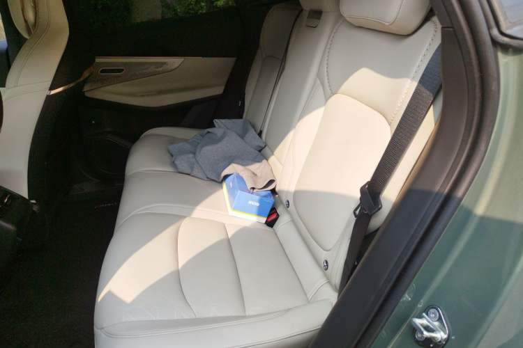 Used Lynk & Co 08 EM-P 2023 220km All-Wheel-Drive Performance Halo Left Rear Seat
